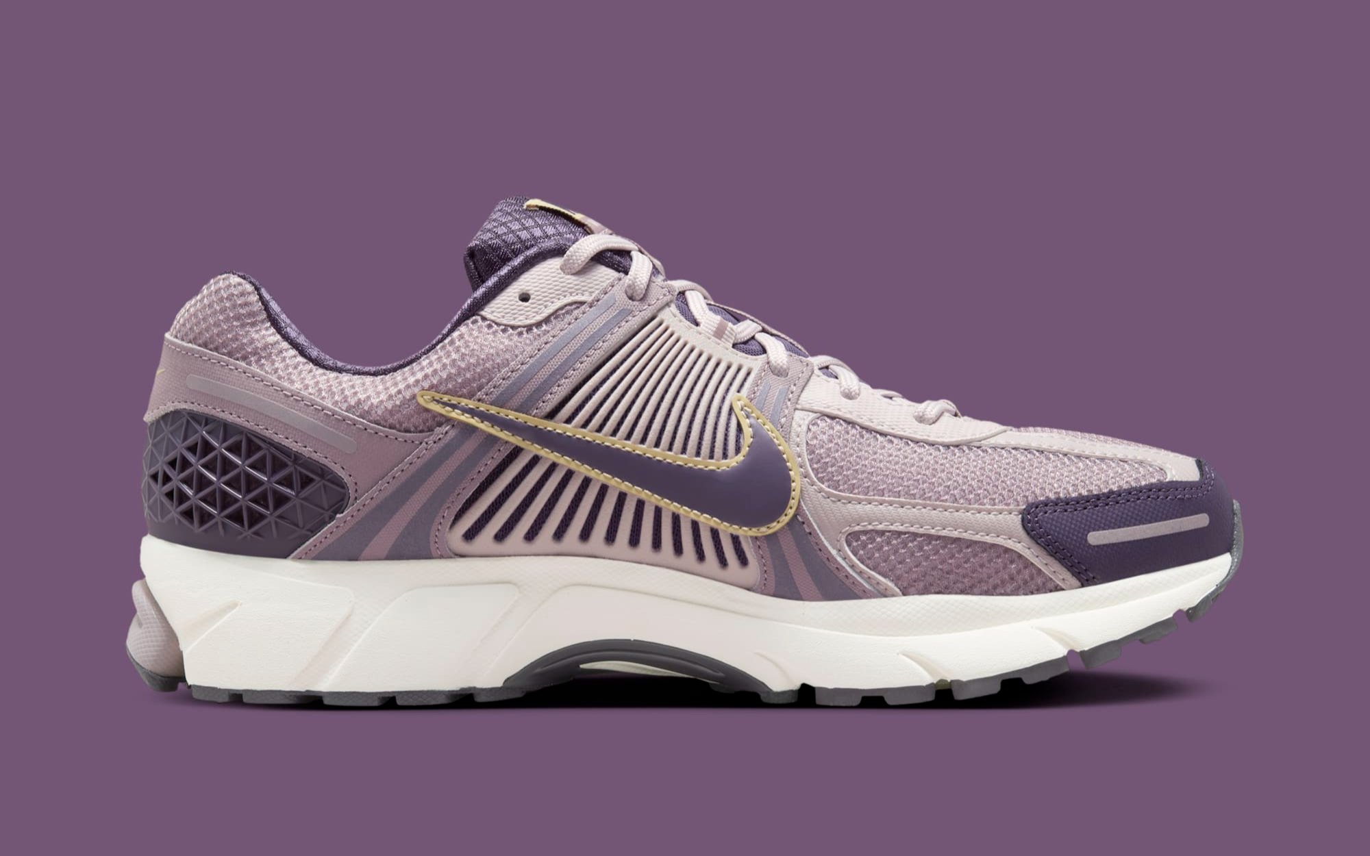 Official Images // Nike Vomero 5 